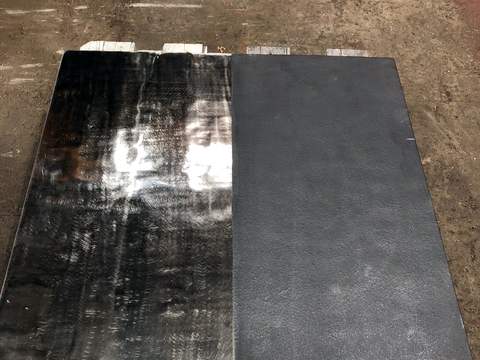 Placa lisa y placa con cordones, lado a lado