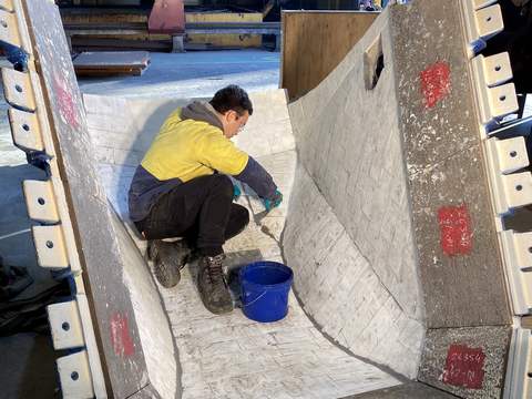 Colocación de baldosas cerámicas en curso