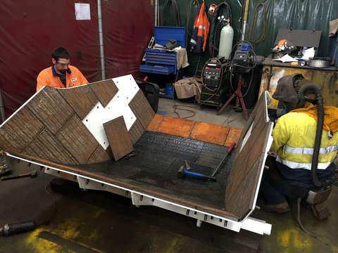 Kit de revestimiento de caja de camión en montaje