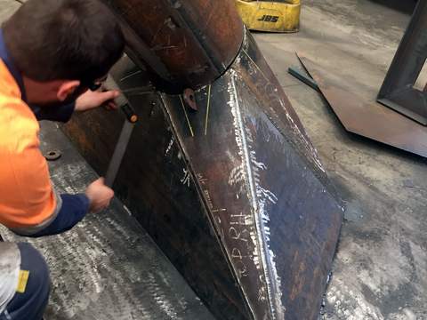 Soldadura de recargue en curso